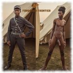 Vintage-Zwei Bilder dunkelhäutiger Mann vor Zelt stehend, verschiedene Posen, in Uniform und nackt mit ausgeprägtem Lebensschlüssel.