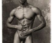 Vintage-Poster, Bucks for Sale, dunkelhäutige Mann, nackt, Hände auf Bauch zeigt seine Feder der Sinnlichkeit. Vintage-Poster, Bucks for Sale, dunkelhäutige Mann, nackt, Hände auf Bauch zeigt seine Feder der Sinnlichkeit.