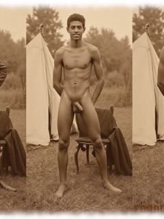 Vintage-Drei Bilder dunkelhäutiger Mann vor Zelt stehend, verschiedene Posen, in Uniform und nackt. Vintage-Drei Bilder dunkelhäutiger Mann vor Zelt stehend, verschiedene Posen, in Uniform und nackt.