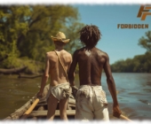 Zwei Twinks im Boot stehend auf dem Fluss, freie Oberkörper. Zwei Twinks im Boot stehend auf dem Fluss, freie Oberkörper.