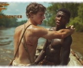 Zwei Twinks im Boot sitzend, einander zugewandt, Hände um die Schulter des einen. Zwei Twinks im Boot sitzend, einander zugewandt, Hände um die Schulter des einen.