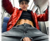 Twink in Metro sitzend, Loch in Hose mit heraushängenden Glückskugeln, Lustpendel liegt darüber. Twink in Metro sitzend, Loch in Hose mit heraushängenden Glückskugeln, Lustpendel liegt darüber.