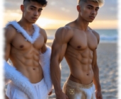 Zwei Twinks im Karnevals-Kostüm am Strand stehend. Leichte Wölbungen deuten sich an. Zwei Twinks im Karnevals-Kostüm am Strand stehend. Leichte Wölbungen deuten sich an.