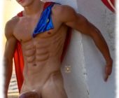 Blonder Twink fast nackt zeigt seinen rasierten aufgerichteten Herold der Sehnsucht und die Freudenäpfel. Blonder Twink fast nackt zeigt seinen rasierten aufgerichteten Herold der Sehnsucht und die Freudenäpfel.