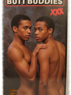 Magazin, Butt Buddies: Zwei dunkelhäutige Twinks einander zugewandt, Hand auf der Schulter. Magazin, Butt Buddies: Zwei dunkelhäutige Twinks einander zugewandt, Hand auf der Schulter.