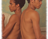 Magazin, Don´t tell Dad!: Zwei Twinks sitzen nackt Rücken an Rücken. Magazin, Don´t tell Dad!: Zwei Twinks sitzen nackt Rücken an Rücken.