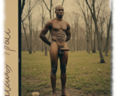 Vintage-Dunkelhäutiger Mann im Wald, Hände auf Rücken, erhabene Statue steil nach vorn, Lebensperlen darunter. Vintage-Dunkelhäutiger Mann im Wald, Hände auf Rücken, erhabene Statue steil nach vorn, Lebensperlen darunter.