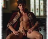 Mann mit aufsteigender Säule der Männlichkeit und prallen Lustperlen auf Sessel sitzend. Mann mit aufsteigender Säule der Männlichkeit und prallen Lustperlen auf Sessel sitzend.