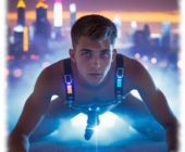 Futuristische Szene, Twink im Lederharness, auf allen Vieren, Licht scheint von Hinten gegen sein Juwel der Liebe. Futuristische Szene, Twink im Lederharness, auf allen Vieren, Licht scheint von Hinten gegen sein Juwel der Liebe.
