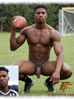 Dunkelhäutiger Footballer, hockend, Juwel der Liebe hängt frei zwischen den Beinen. Dunkelhäutiger Footballer, hockend, Juwel der Liebe hängt frei zwischen den Beinen.