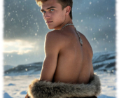 Nahaufnahme, Junger Krieger mit rückwärtsgewandtem Blick in Winterlandschaft. Nahaufnahme, Junger Krieger mit rückwärtsgewandtem Blick in Winterlandschaft.