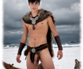 Odin’s Sohn im Schnee , Lendenschutz gibt den Blick auf seinen beschnittenes Lustpendel frei. Odin’s Sohn im Schnee , Lendenschutz gibt den Blick auf seinen beschnittenes Lustpendel frei.