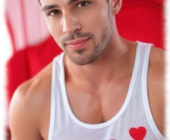 Portrait, Mann mit 3-Tage Bart in weißem T-Shirt. Portrait, Mann mit 3-Tage Bart in weißem T-Shirt.